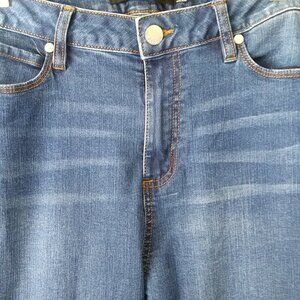 Tahari Women’s Ella High-Rise Jeans, size 14.